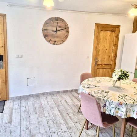 Stone Way Apartment Sibiu Bagian luar foto
