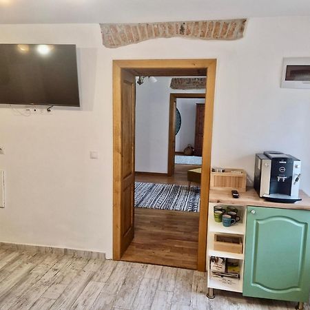 Stone Way Apartment Sibiu Bagian luar foto