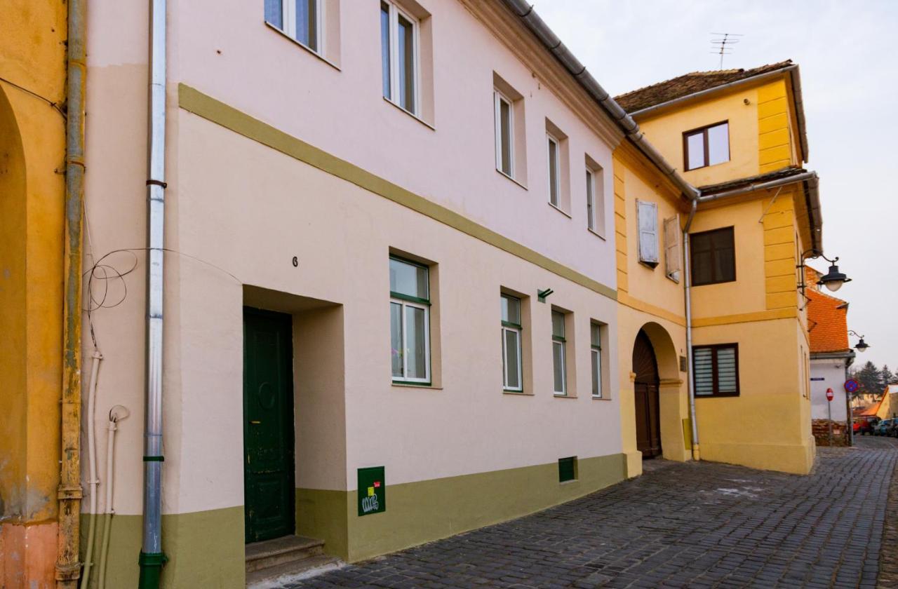 Stone Way Apartment Sibiu Bagian luar foto