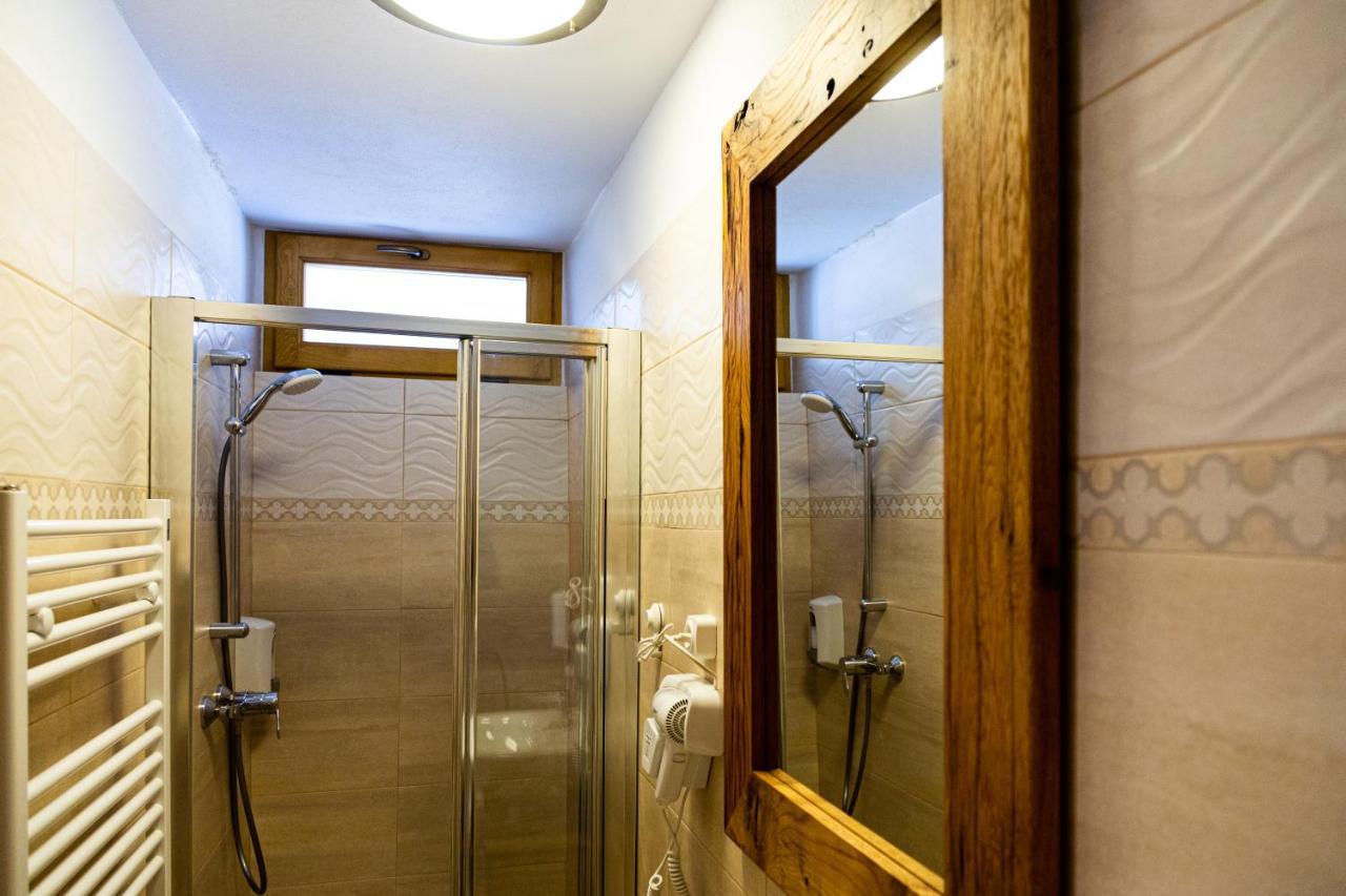 Stone Way Apartment Sibiu Bagian luar foto