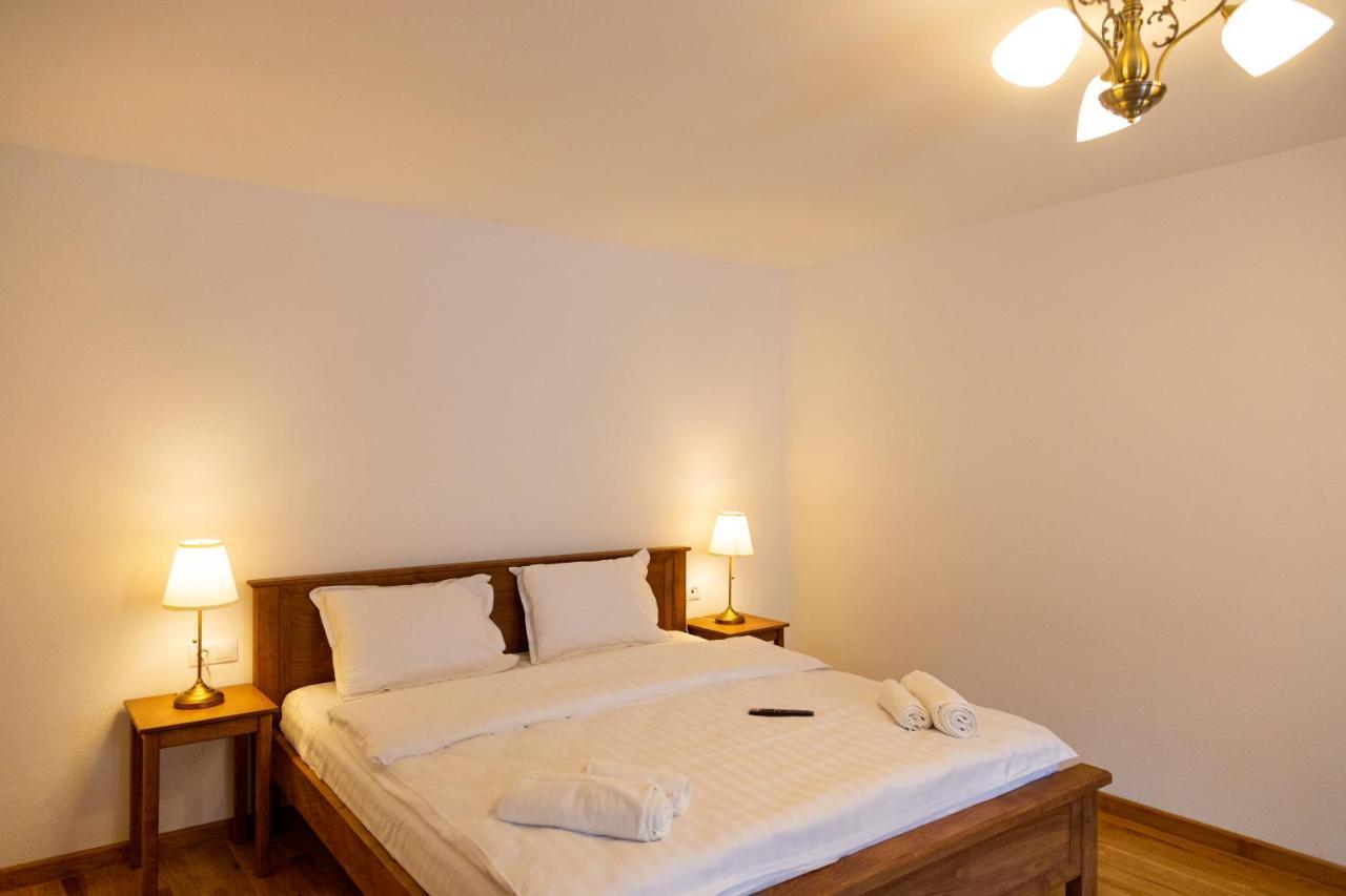 Stone Way Apartment Sibiu Bagian luar foto
