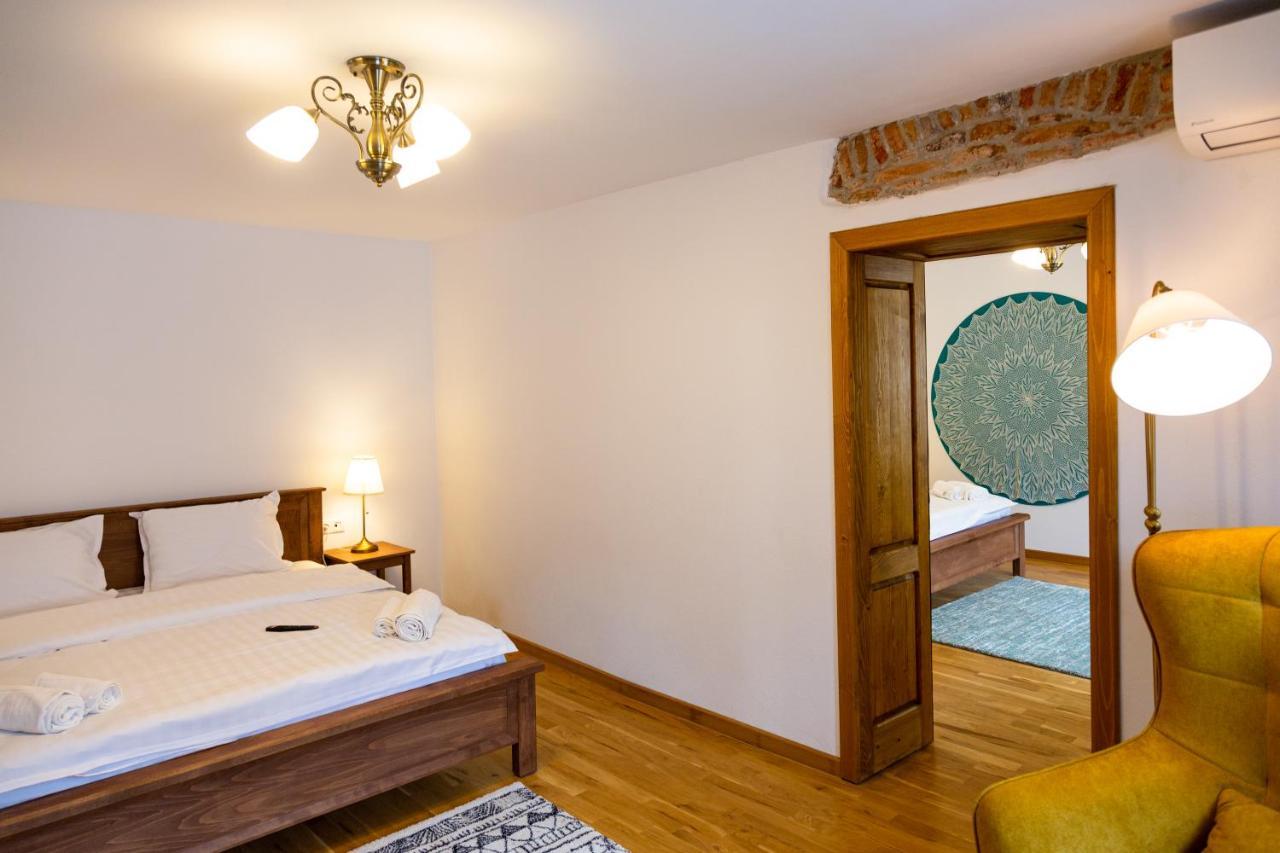 Stone Way Apartment Sibiu Bagian luar foto