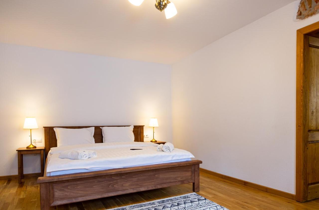 Stone Way Apartment Sibiu Bagian luar foto