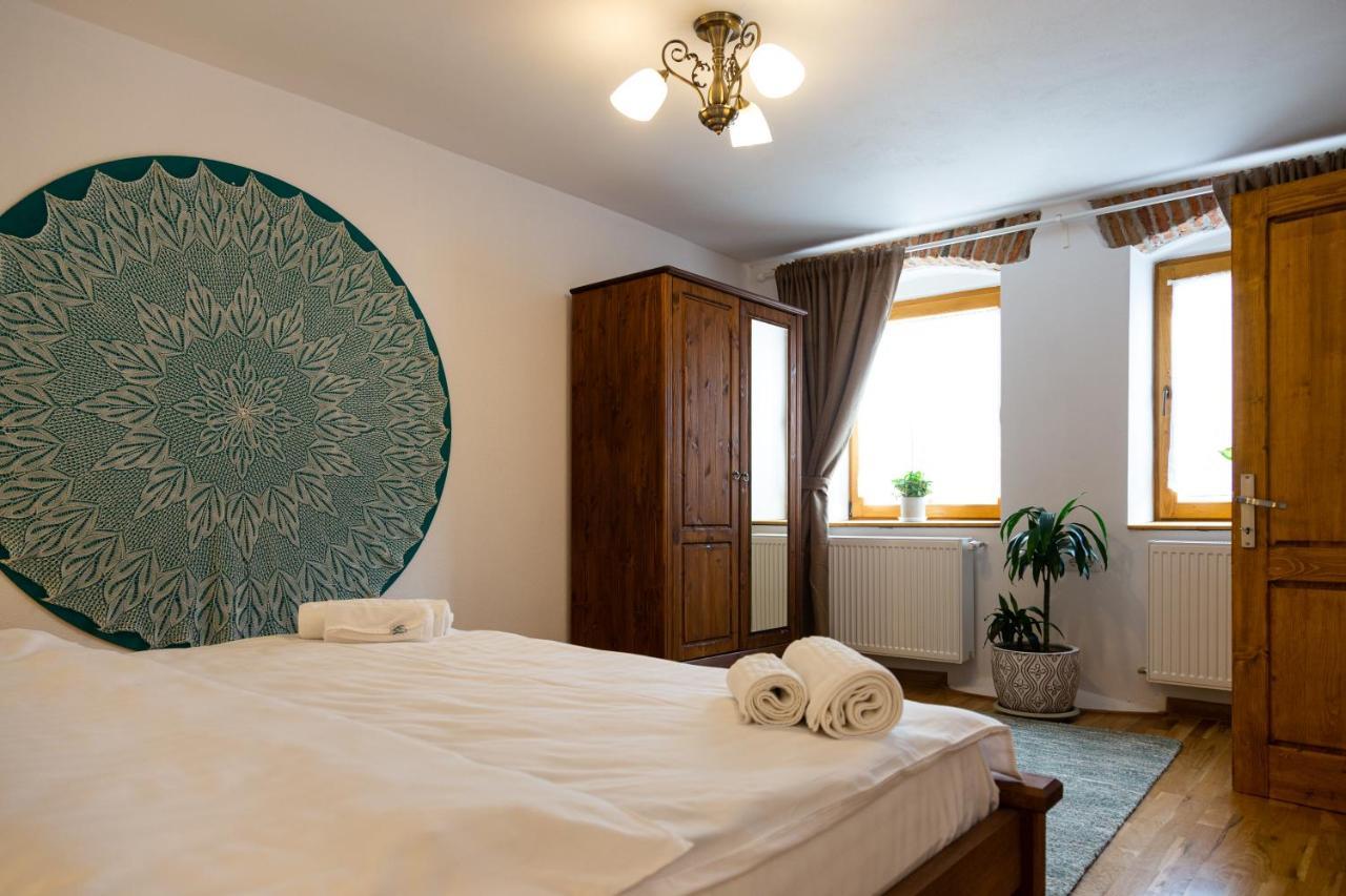 Stone Way Apartment Sibiu Bagian luar foto