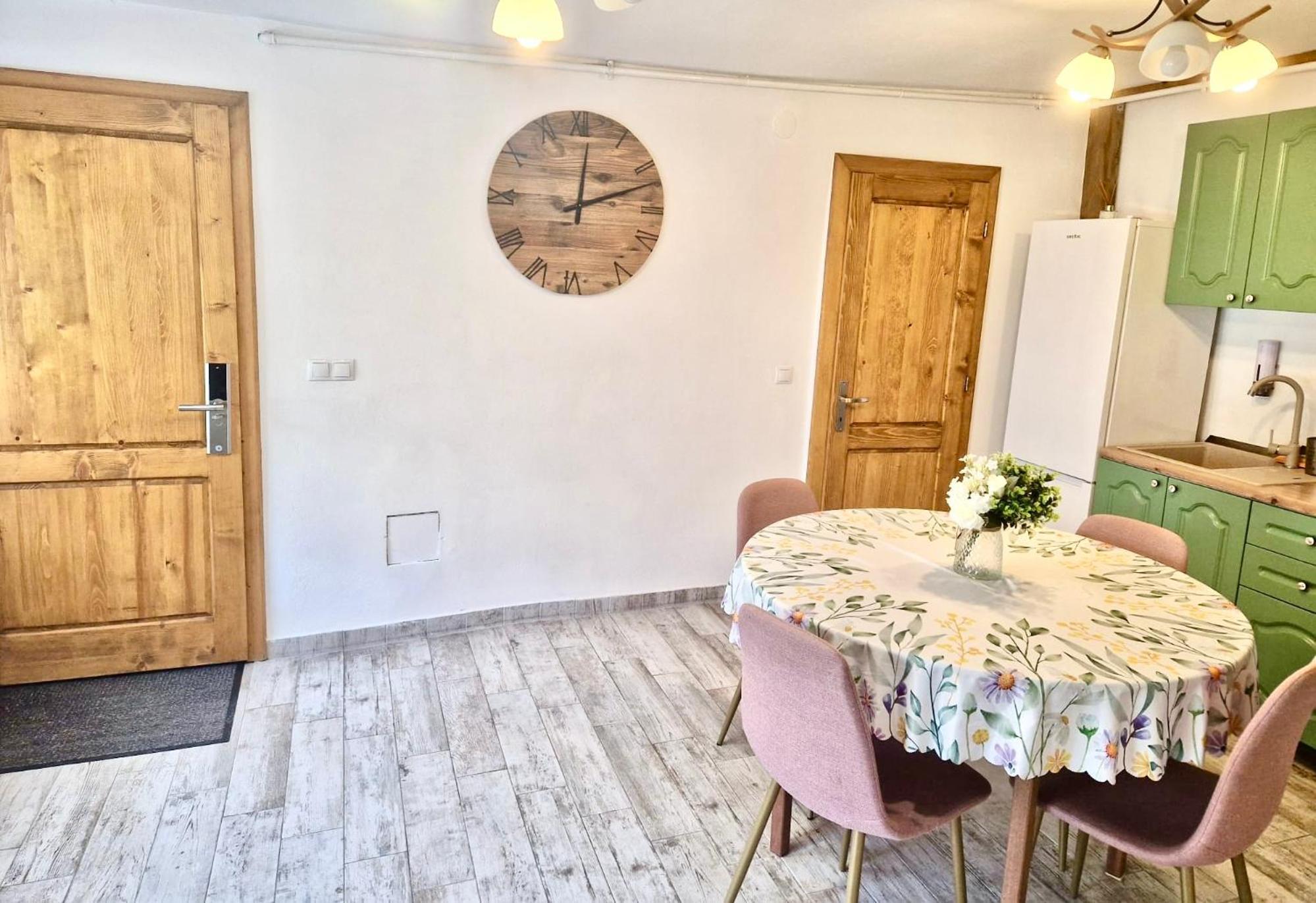 Stone Way Apartment Sibiu Bagian luar foto