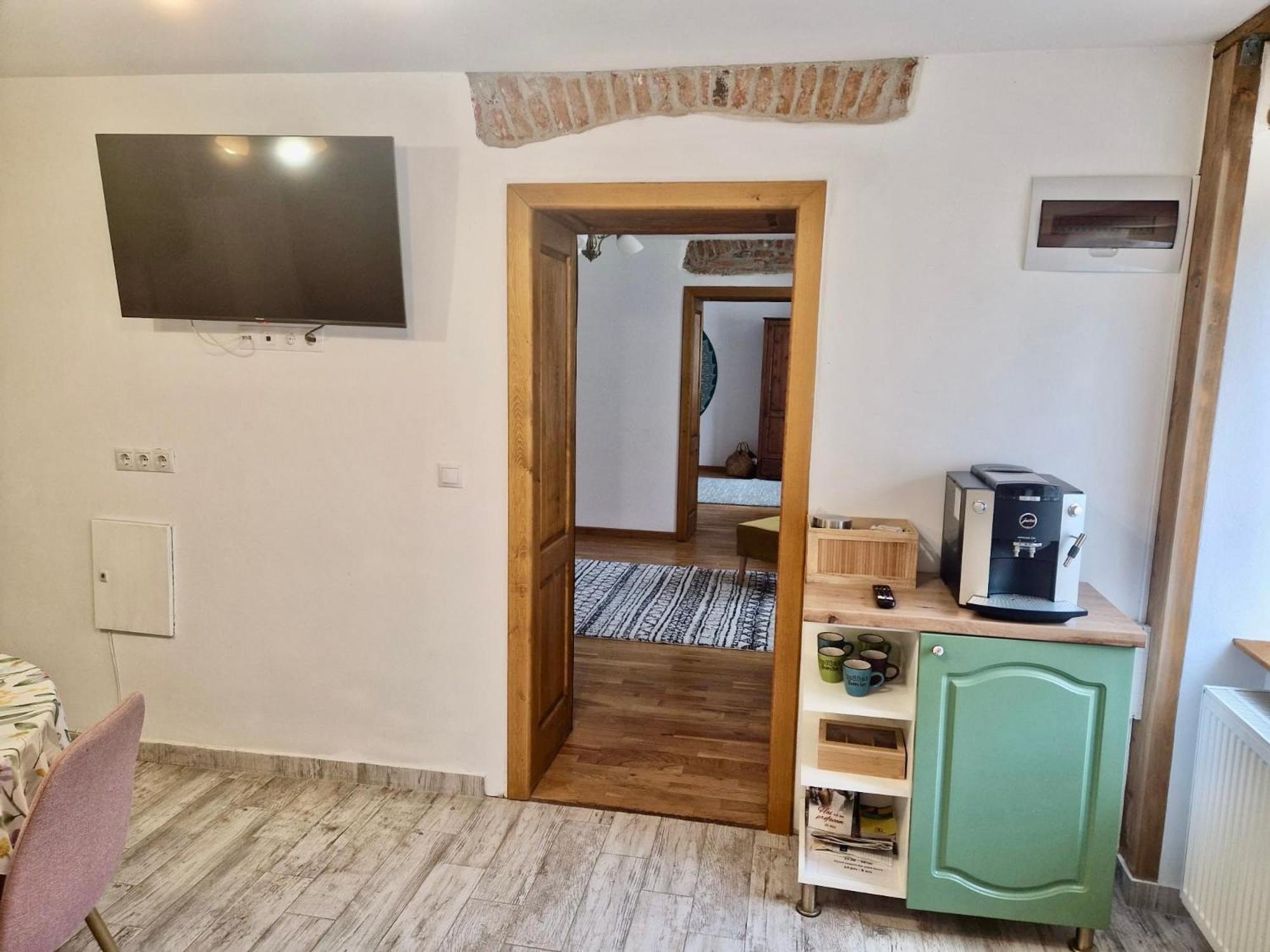 Stone Way Apartment Sibiu Bagian luar foto